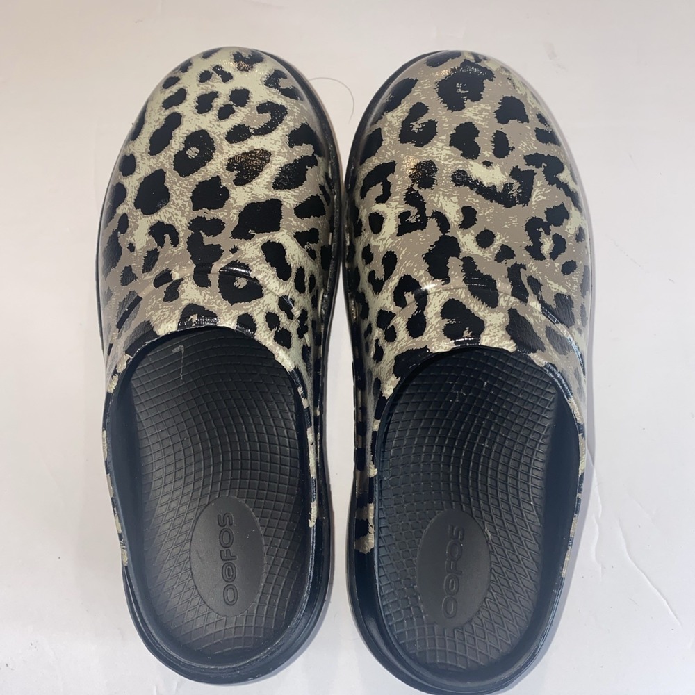 Oefos Glossy Leopard Print Clogs Slip On Shoes Women 6 - Picture 5 of 6
